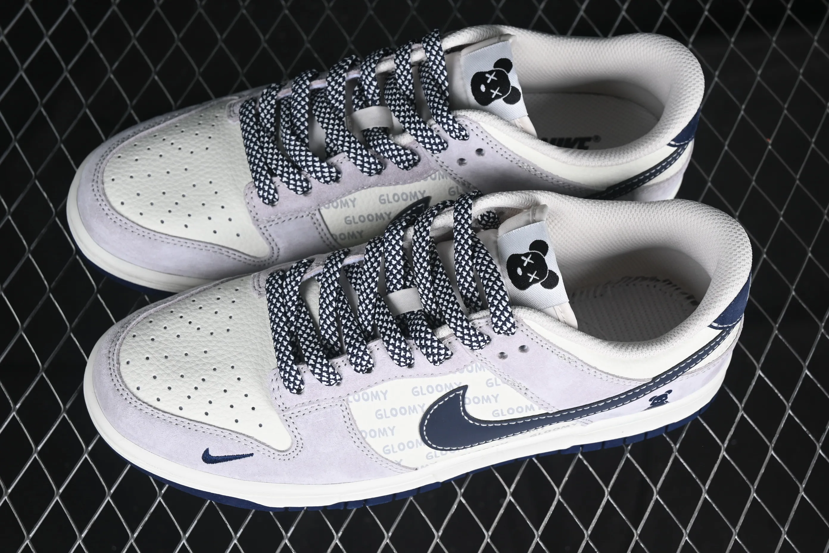 All categories Nk SB Dunk Series Nk SB Dunk Low High-end customized low-top sneakers Nk SB Dunk Low Violent Bear collaboration Deep Blue Pig 8th anniversary high-end customized low-top casual sneakers DJ2024-104